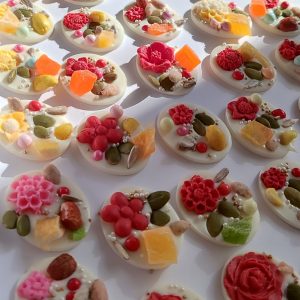 شکلات آجیلی